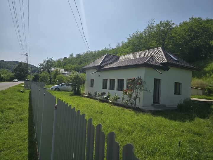 Vezi toate fotografiile acestui imobil