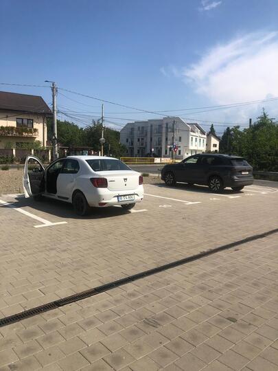 Vezi toate fotografiile acestui imobil